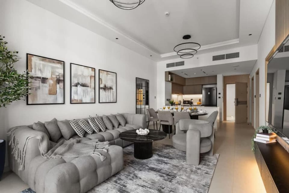 Stylish 2 Bedrooms, Pool, Gym & Family-Friendly Apartment in Dubai