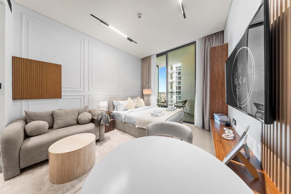 Brand New Luxury Studio, Amazing Pool & Gym Apartment in Dubai