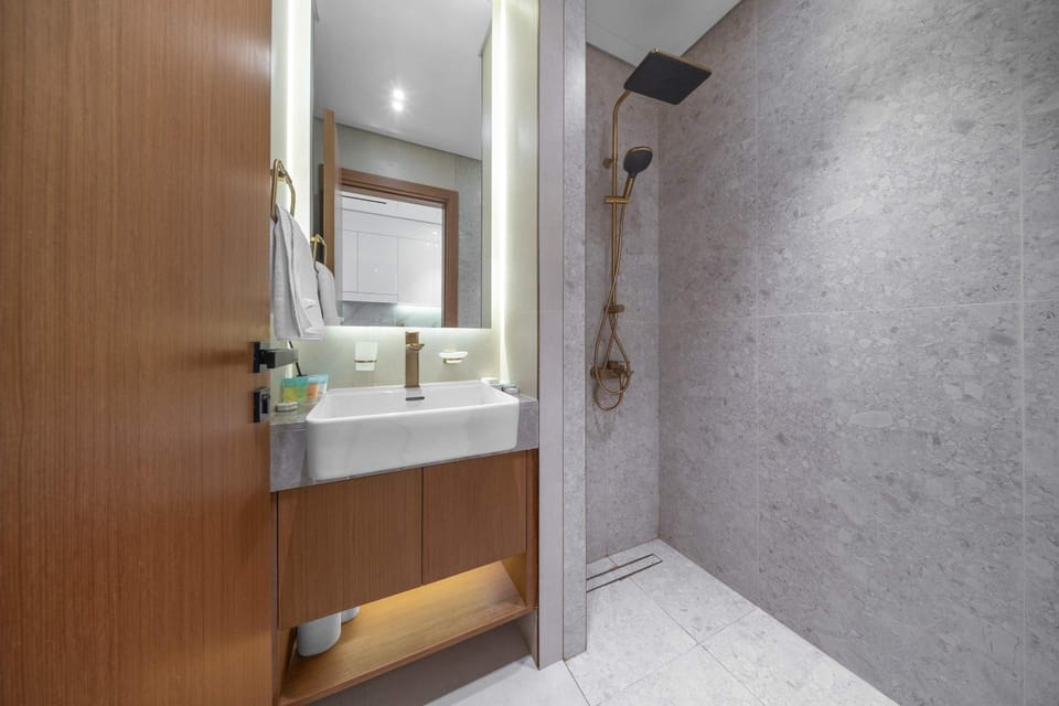 Brand New Luxury Studio, Amazing Pool & Gym Apartment in Dubai