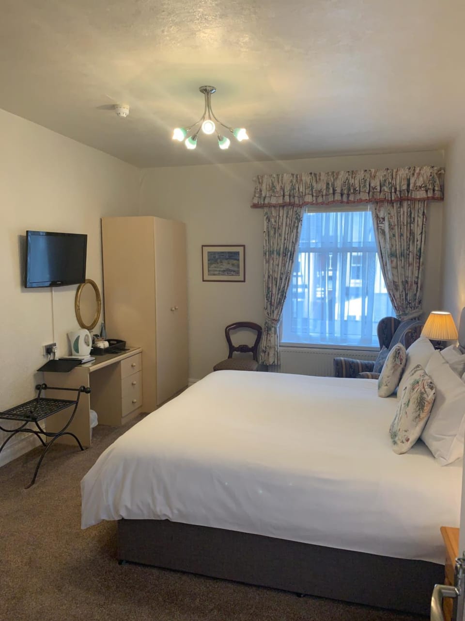 Bed, TV and multimedia