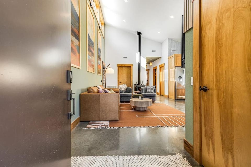 360Mtn Views, OutdoorTheatre, Hottub, Sauna, GmRm House in Asheville