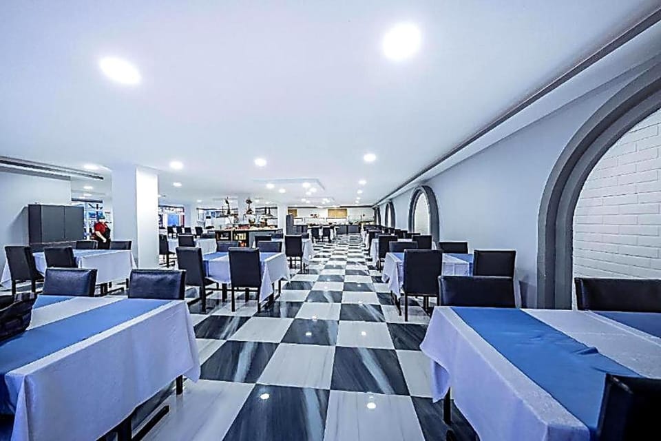 Restaurant/places to eat, Banquet/Function facilities, Dining area
