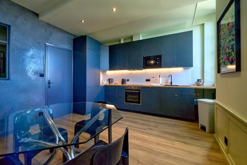 Suite Saint Martin, Les Suites du Palais, parking privé, 1 chambre, vue Place du Palais Apartment in Bourgogne-Franche-Comté