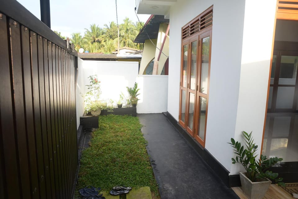 Property building, Spring, Day, Garden, Garden view
