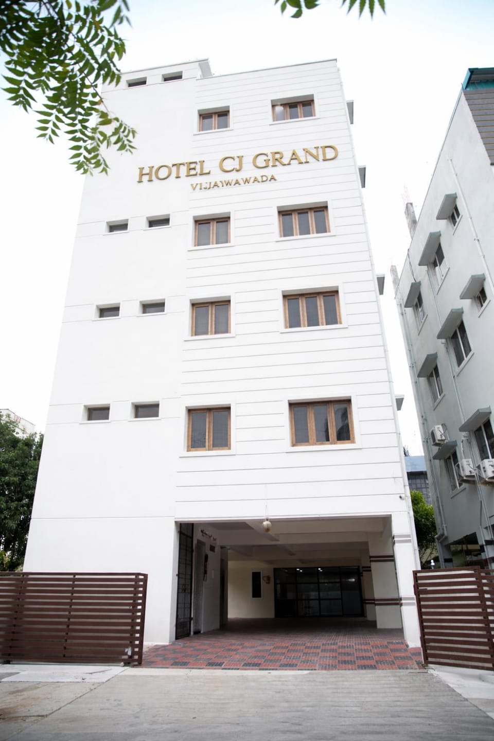 Facade/entrance