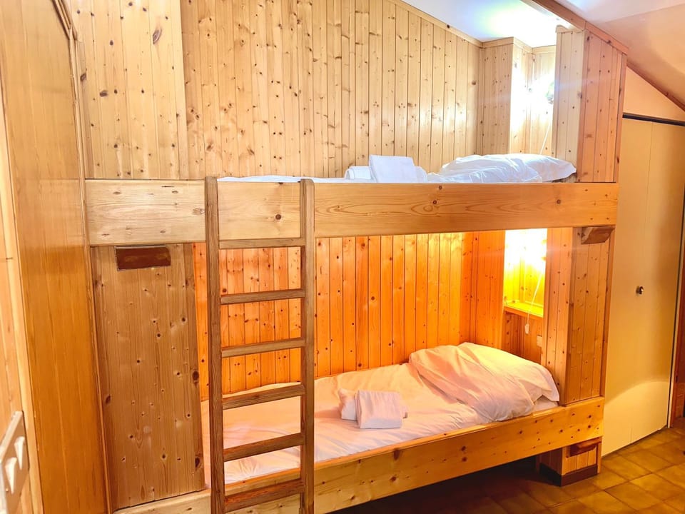 Bed, Photo of the whole room, Bedroom, bunk bed