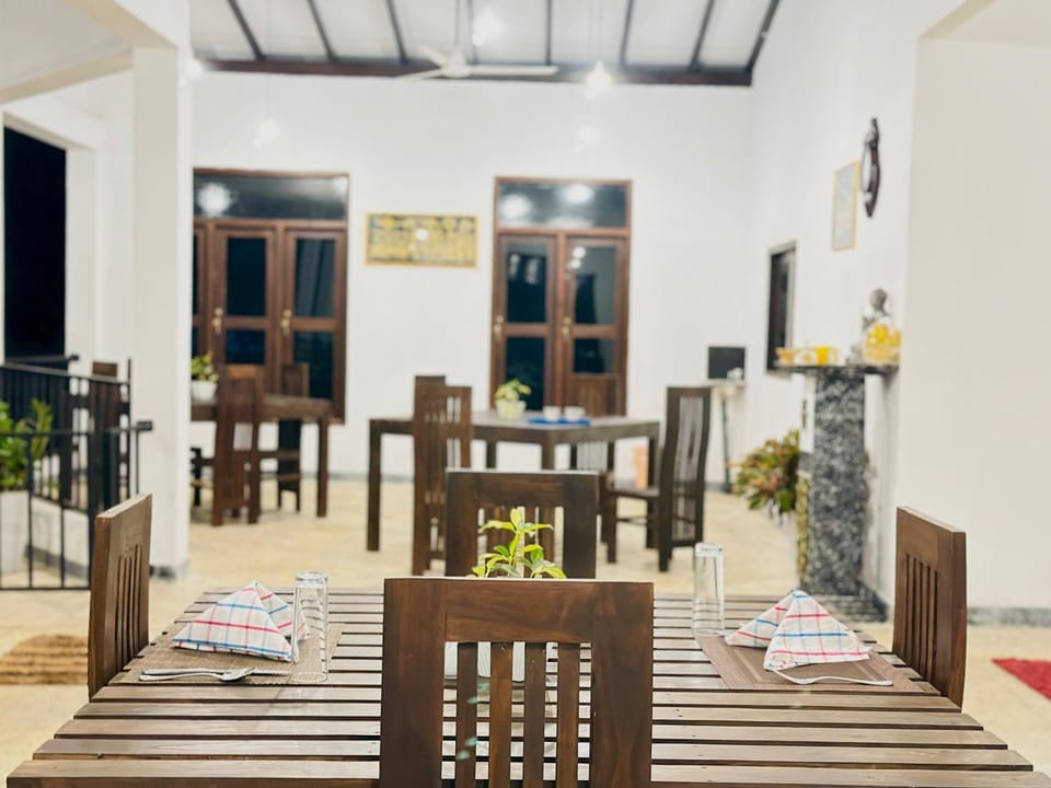 Restaurant/places to eat, Dining area