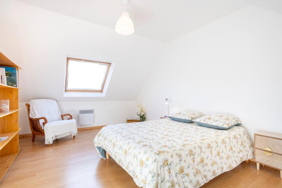 Property building, Living room, Bedroom