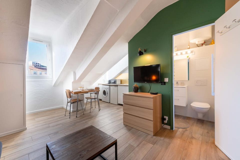 TV and multimedia, Kitchen or kitchenette, Dining area