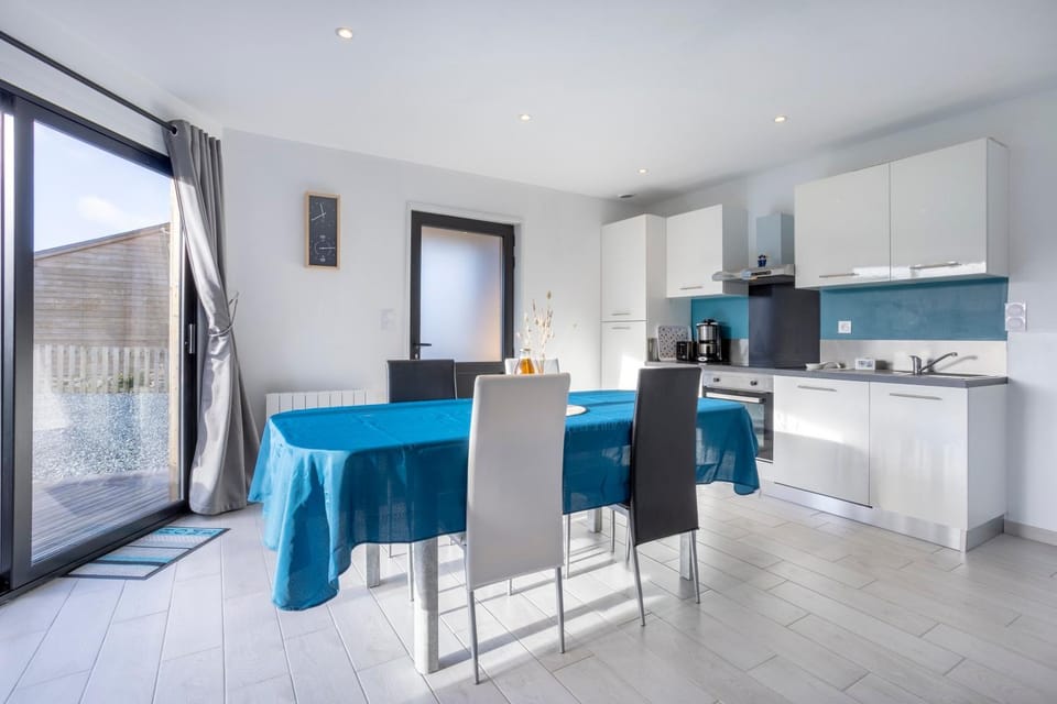 Property building, Kitchen or kitchenette, Living room