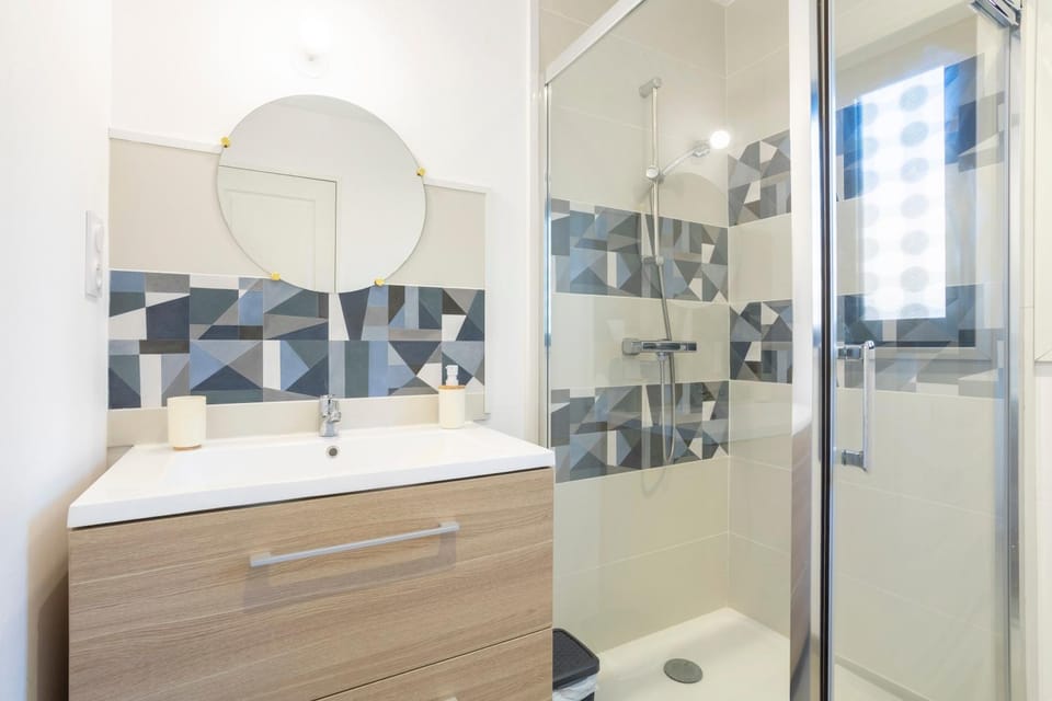 Bathroom, Living room