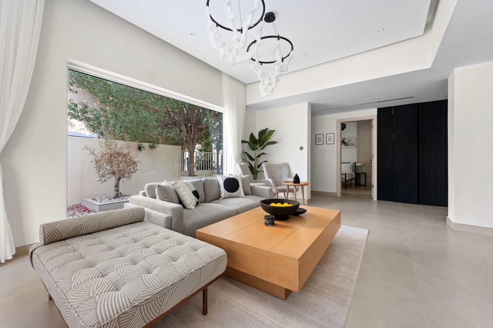 A FREE HOUSEKEEPING VISIT FOR EVERY STAY BETWEEN THE 16TH FEB AND THE 16TH MAR - StayShort - Stylish Arabian Ranches Villa for 9 Near Golf with Private Pool! Villa in Dubai