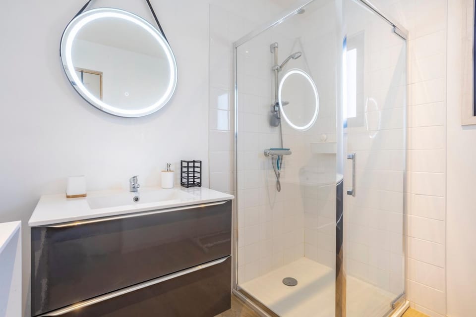 Bathroom, Living room