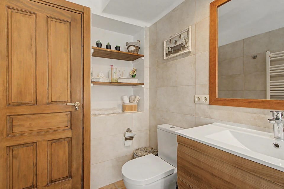Bathroom, Living room