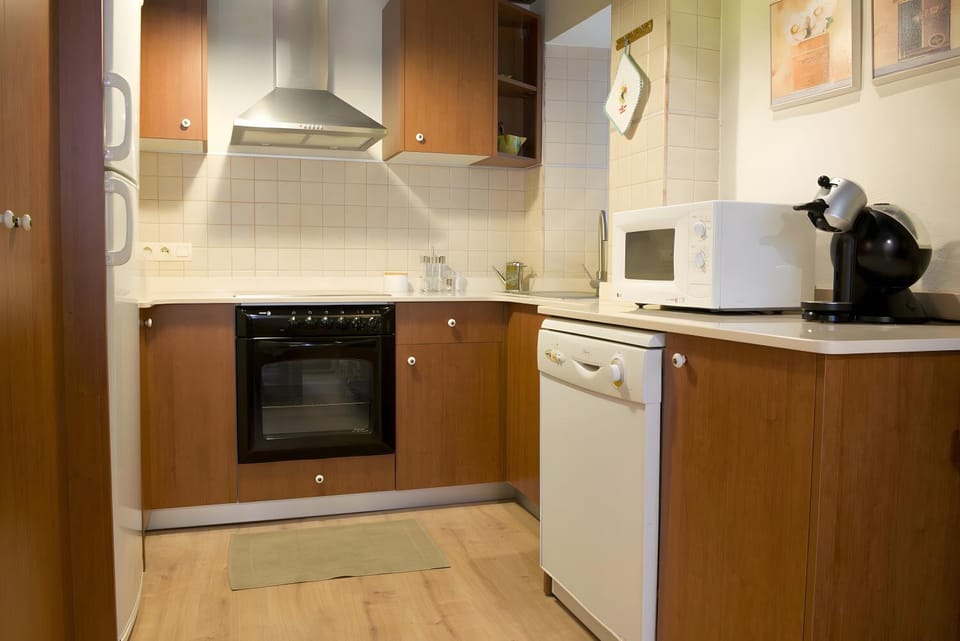 Kitchen or kitchenette, Living room