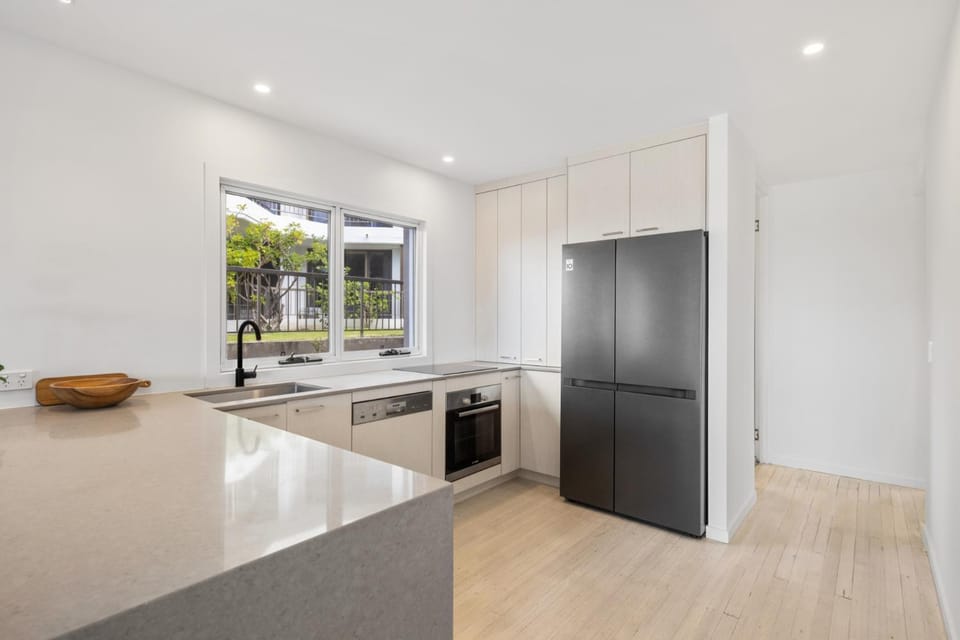 Ocean Eyes Retreat at Thirty-Nine Albatross Apartment in Mermaid Beach