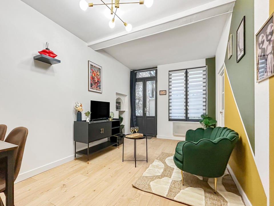 T2 rénové avec terrasse, spa et charme central Apartment in Limoges