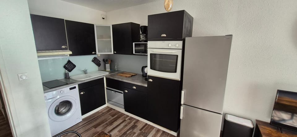 Capri Bali C51, T4 bien équipé, clim, parking petite vue mer Apartment in Agde