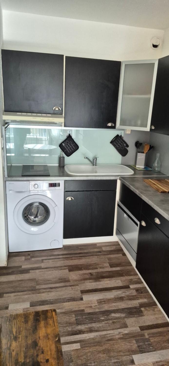 Capri Bali C51, T4 bien équipé, clim, parking petite vue mer Apartment in Agde
