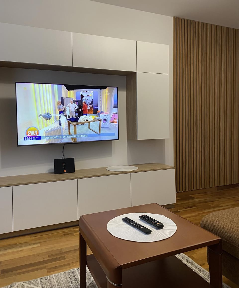 Communal lounge/ TV room, TV and multimedia