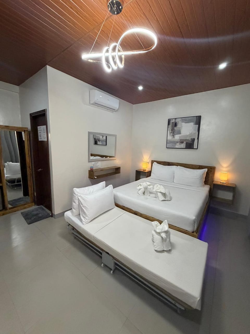 Bed, Photo of the whole room