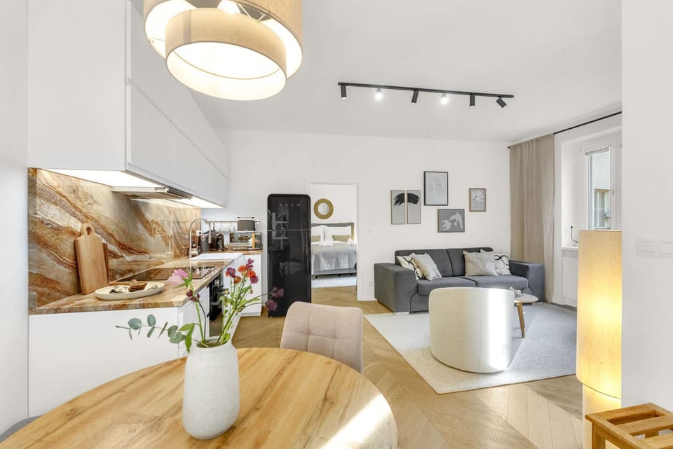 Kitchen or kitchenette, Living room, Seating area, Dining area