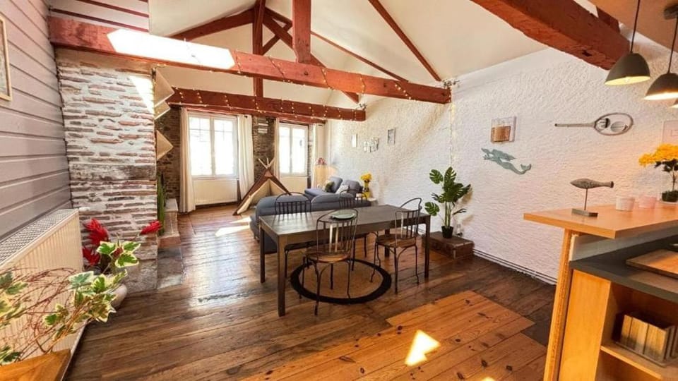 Cosy Eglantine and Planta - Clémenceau Hypercentre - 2 places de parking souterrain House in Pau