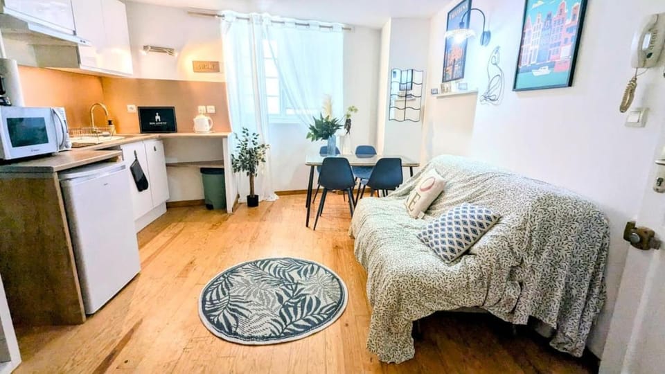 Cosy Eglantine and Planta - Clémenceau Hypercentre - 2 places de parking souterrain House in Pau