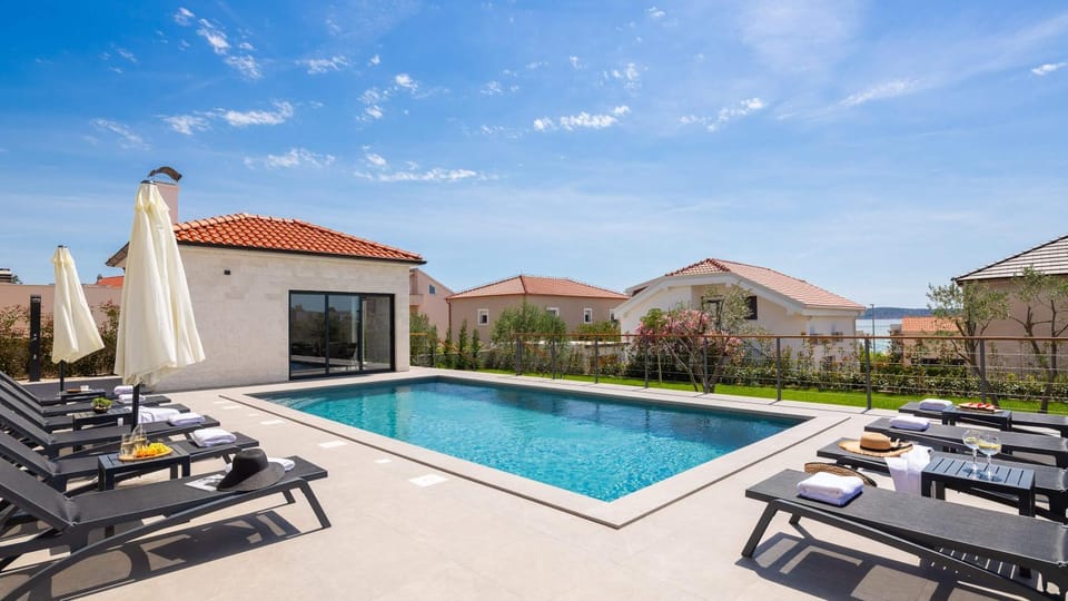 Swimming pool, Swimming pool, sunbed