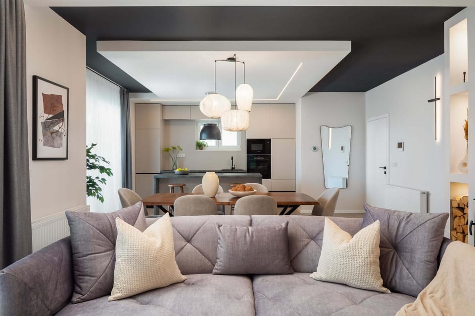 Kitchen or kitchenette, Living room, Seating area, Dining area