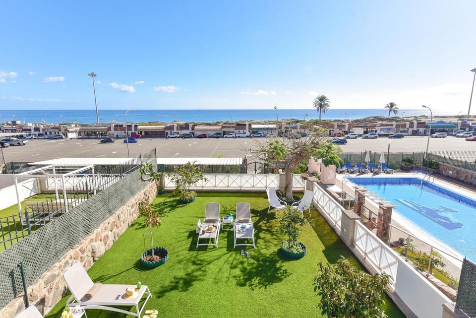 Day, Pool view, Sea view, Swimming pool, sunbed