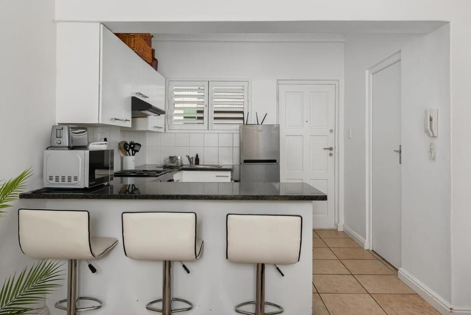 Stylish Sea Point Studio in Secure Complex + Patio Apartment in Sea Point