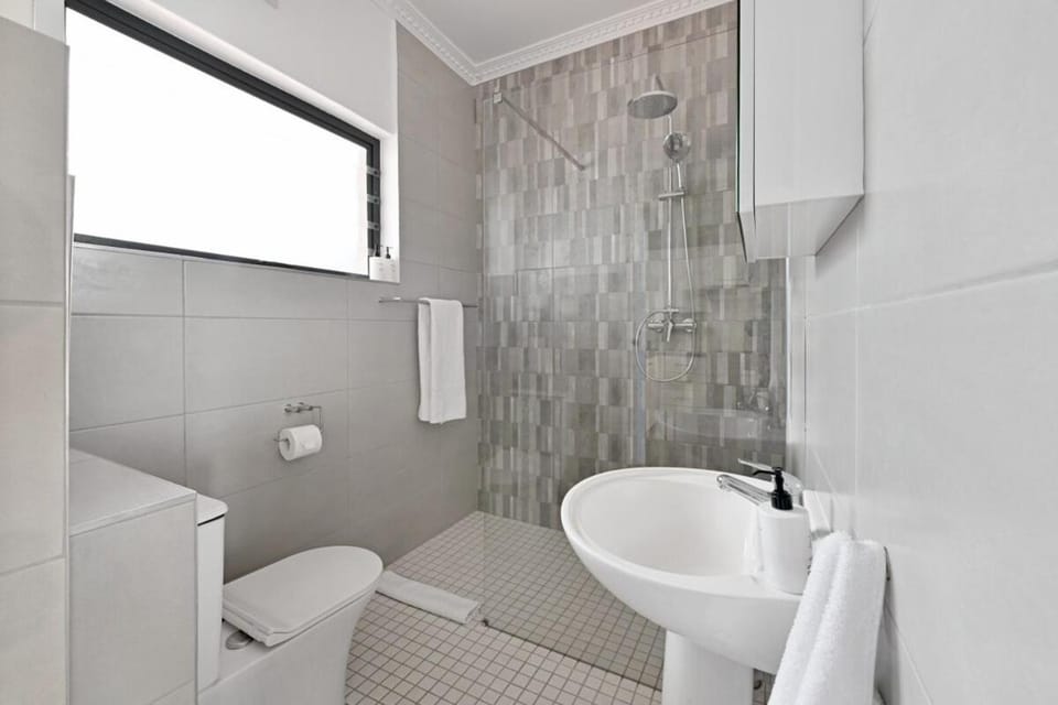 Stylish Sea Point Studio in Secure Complex + Patio Apartment in Sea Point