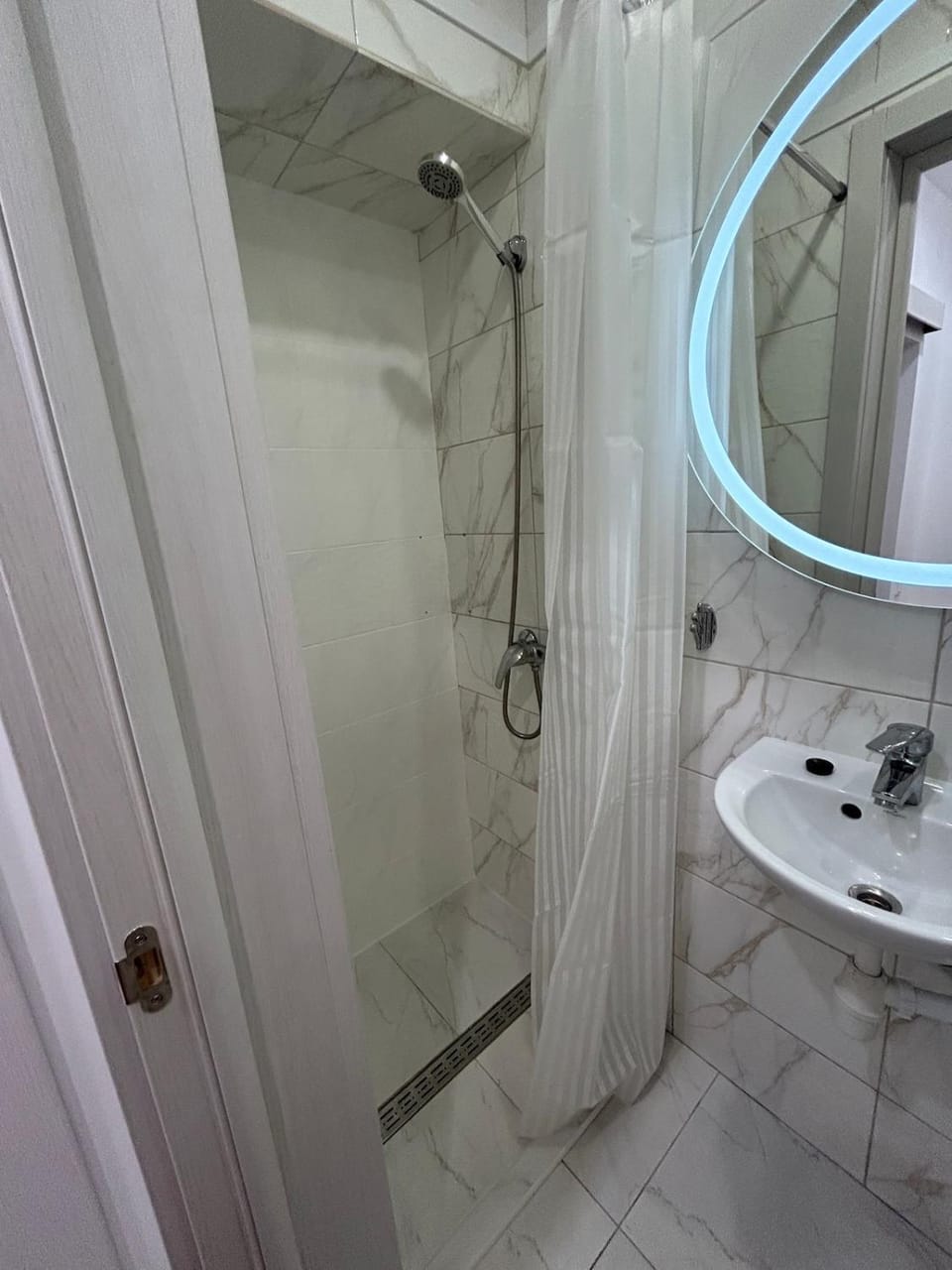 Shower, Bathroom, towels