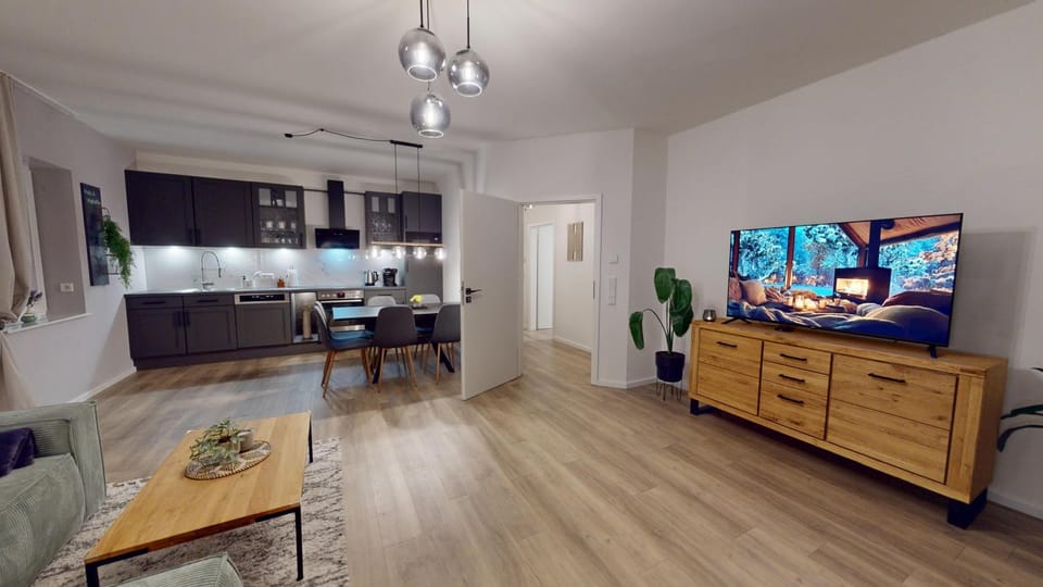 TV and multimedia, Kitchen or kitchenette, Living room, Seating area, Dining area