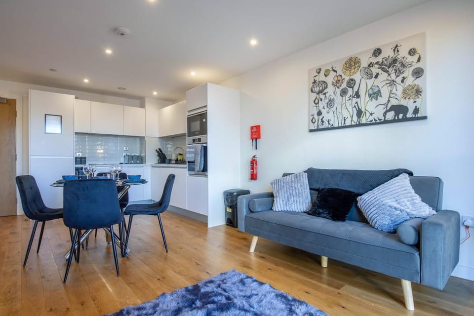 Coffee/tea facilities, Kitchen or kitchenette, Living room, Seating area, microwave, oven, toaster, kitchen