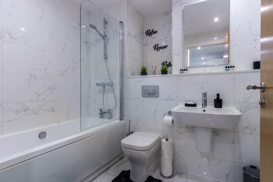 Shower, Toilet, Bathroom, Decorative detail