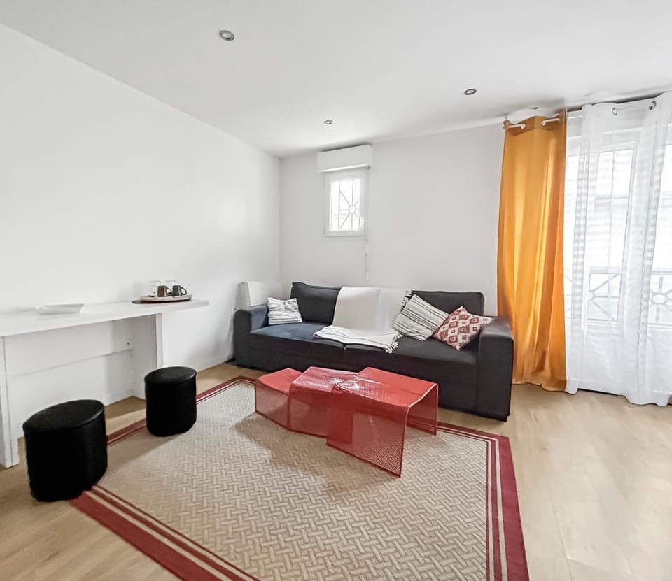Appartement moderne avec parking privé gratuit Apartment in Île-de-France
