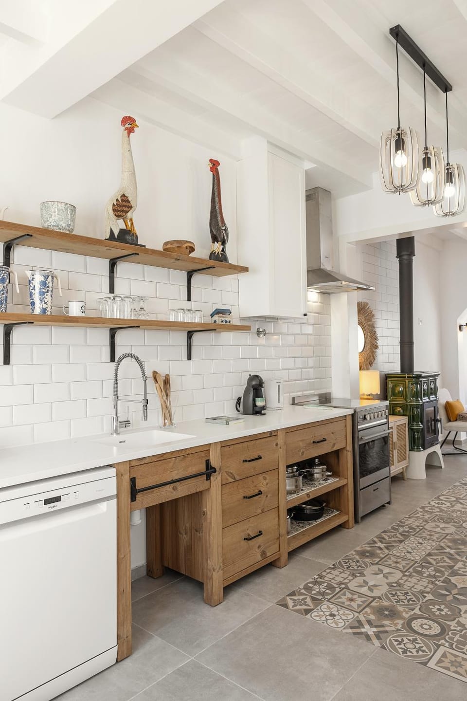 Coffee/tea facilities, Kitchen or kitchenette, dishwasher, oven, stove