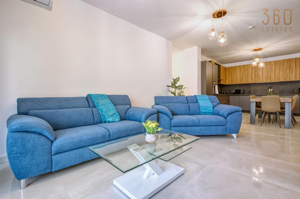 Kitchen or kitchenette, Living room, Seating area