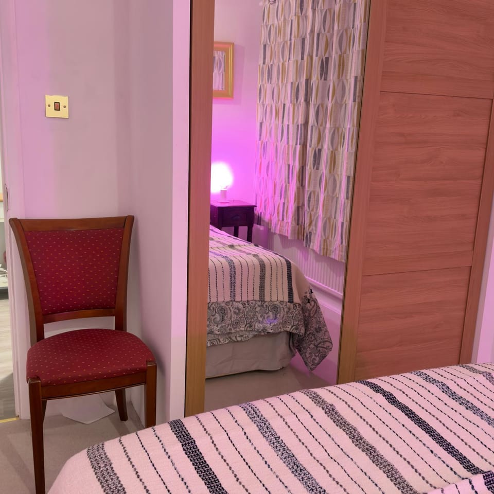 A beautiful stylish home in city centre Bed and Breakfast in Camberley