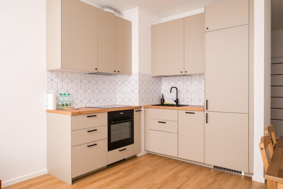 Kitchen or kitchenette, oven, stove