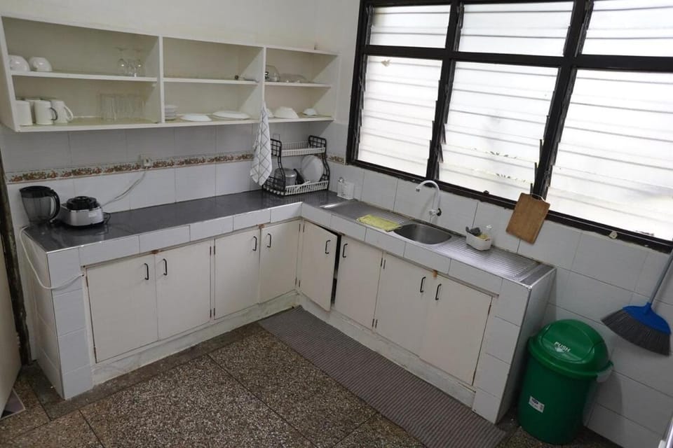 The Family Courtyard or Own compound bungallow House in Mombasa