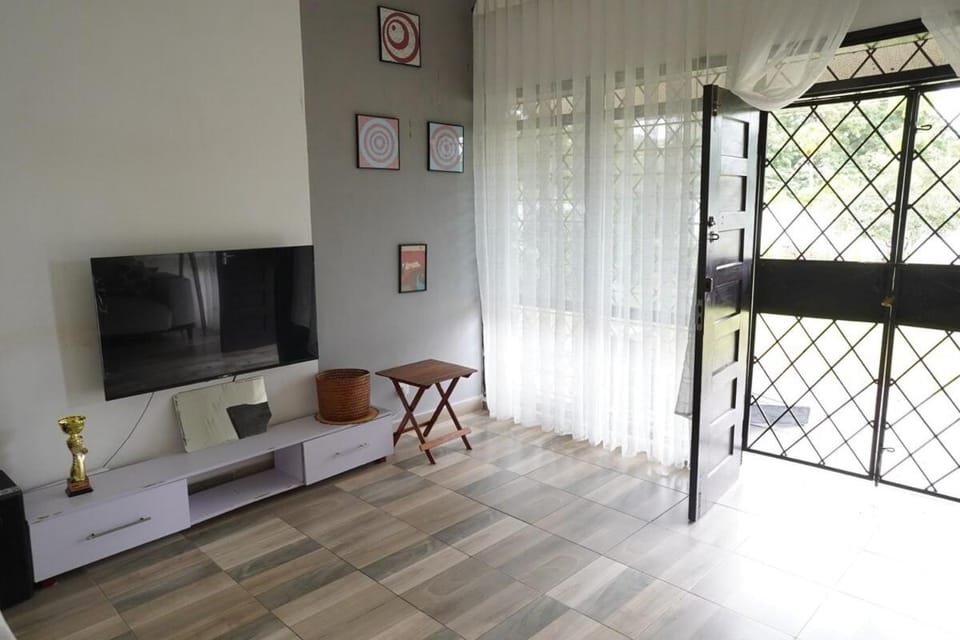 The Family Courtyard or Own compound bungallow House in Mombasa