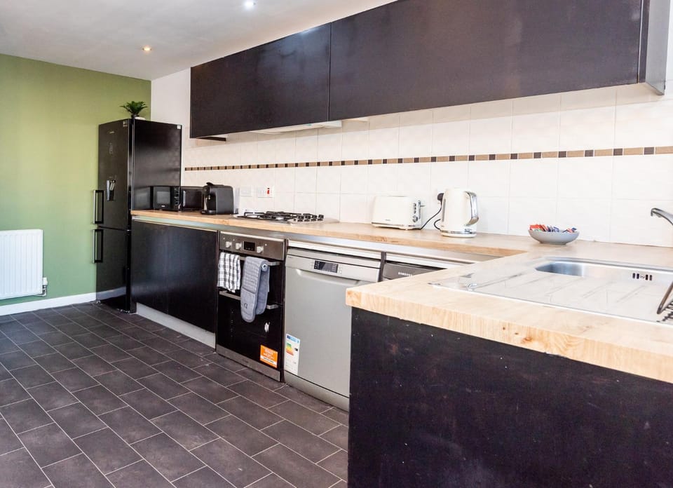 microwave, oven, stove, kitchen