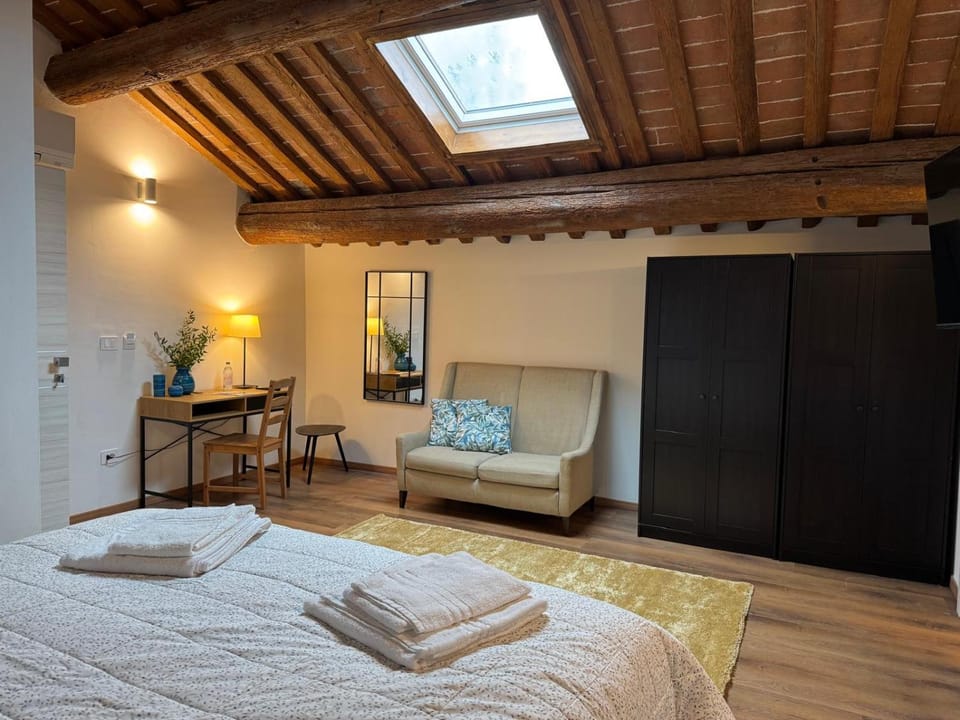 Bed, Photo of the whole room, Seating area, Bedroom, towels, wardrobe