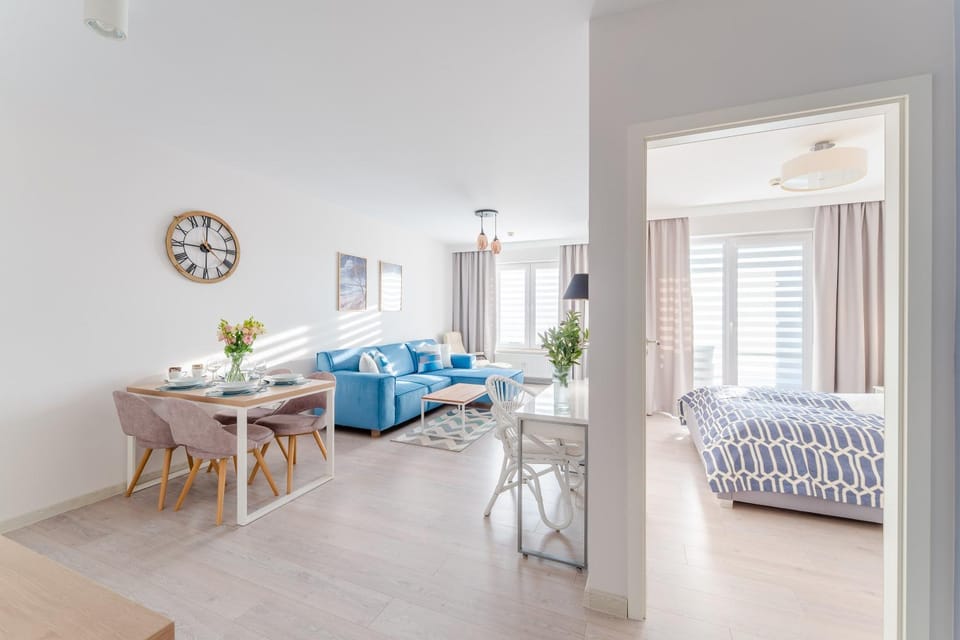 Bed, Living room, Photo of the whole room, Seating area, Dining area, Bedroom