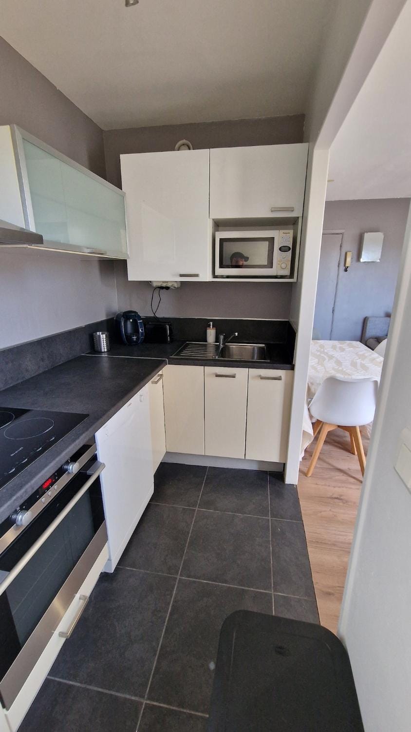 Kitchen or kitchenette, stove, kitchen