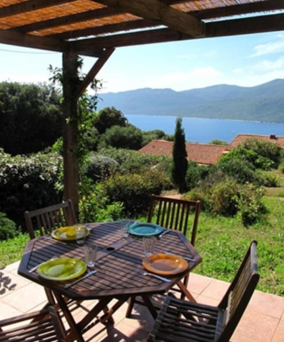 Rare villa magnifique vue mer résidence piscine chauffée mer & maquis Villa in Coti-Chiavari
