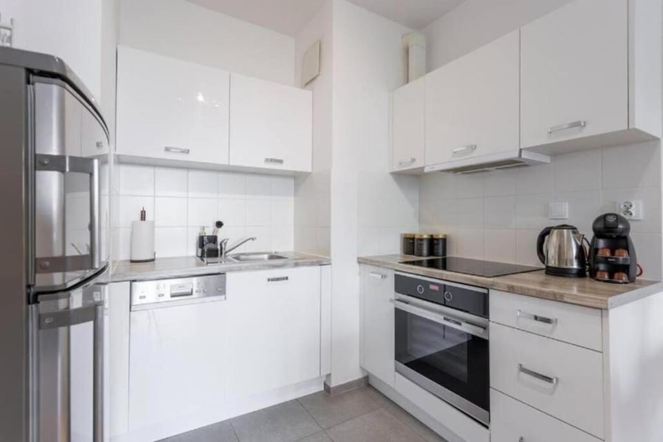 Coffee/tea facilities, Kitchen or kitchenette, oven